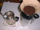 アイスコーヒーを入れる　やや細挽きの深煎り豆を使う
